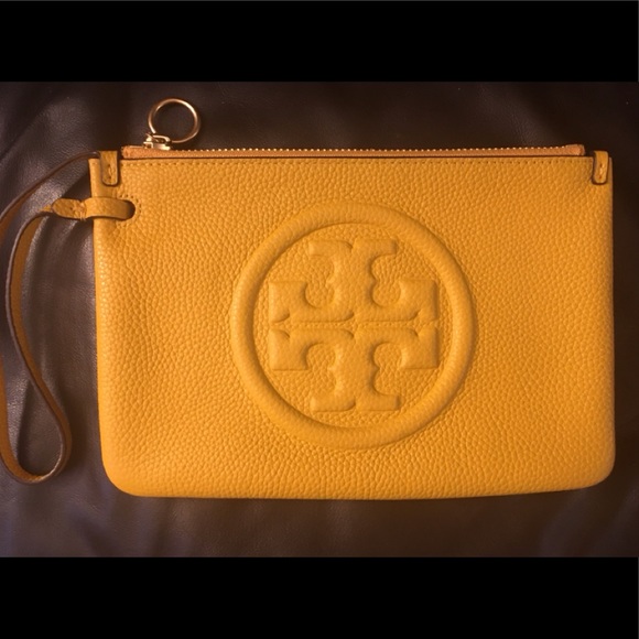Tory Burch Handbags - 💯NWT !! Tory Burch Wristlet !!